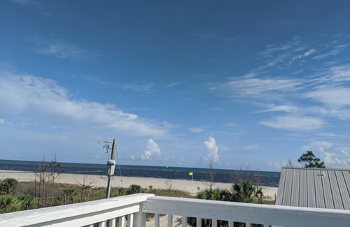Indian Pass Casa | The Lucky Dog Beach House steps from the beach.