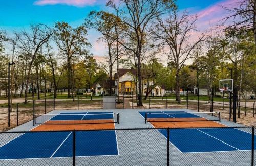 Magnolia Casa | The LUX at West Event & Stay, Pool, Golf & Pickle