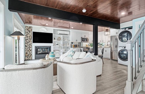 Sylvan Beach Cabaña | The LUX Boat House at the Cove-Sylvan Beach NY