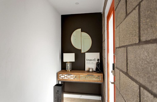 Oak Cliff Casa | The Luxe Lair - Convenience and Comfort meet Lavish Luxury townhouse