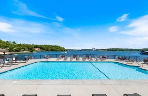 Village of Four Seasons Apartamento | The Luxe Lakefront