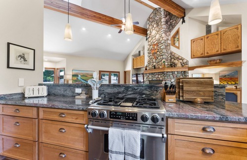 Gold Mountain Casa | The Luxe Lodge Private Hot Tub Golf Couples Pets Families Games Fire Pit Views