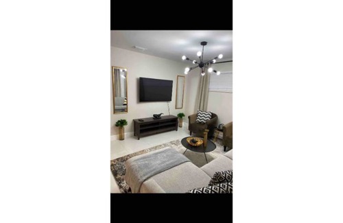 West Hollywood Casa | The Luxe Retreat