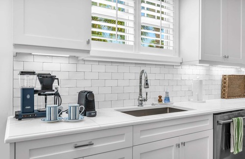 Grandview Heights Casa | The Luxe Sunshine Villa w/ *Private Pool House*