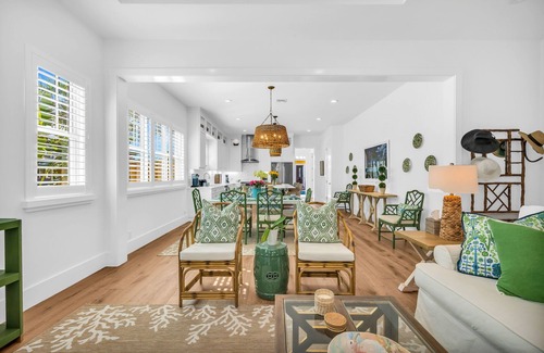 Grandview Heights Casa | The Luxe Sunshine Villa w/ *Private Pool House*