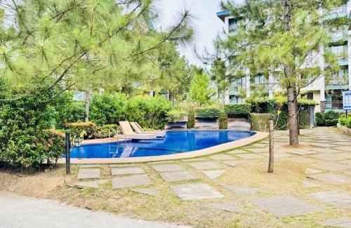 Tagaytay Hotel | The Luxe Tagaytay by RedDoorz
