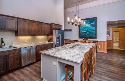North Conway Condominio | The Luxurious Penthouse Ski-in/Ski-out Kearsarge Brook Condo at Cranmore Mtn!