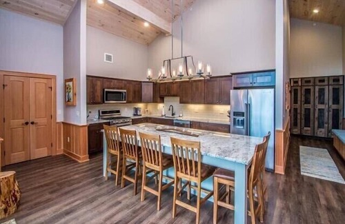 North Conway Condominio | The Luxurious Penthouse Ski-in/Ski-out Kearsarge Brook Condo at Cranmore Mtn!