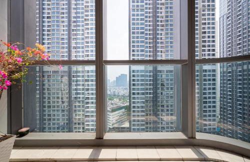 Hang Xanh Hotel | The Luxury Apartment inside Lanmark 81 by Isabelle