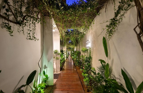Batubelig Villa | The Luxury Collection, Monaco Blu