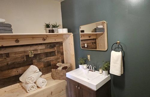 Forks Cabina | The Luxury Getaway at the Cedar Haus
