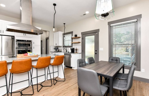 Dunean Casa | The Luxury Mill 5 Minutes to Downtown + King Bed