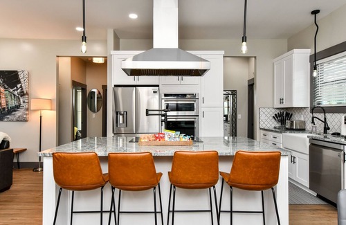 Dunean Casa | The Luxury Mill 5 Minutes to Downtown + King Bed