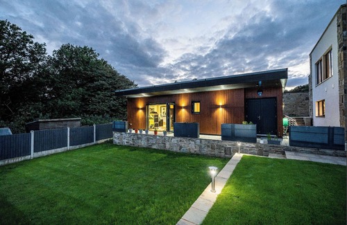 Honley Apartamento | The Luxury "Shed"