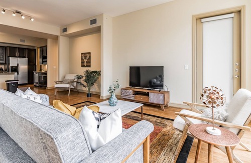 Greenway Plaza-Upper Kirby Casa | The Luxury Suites of Houston