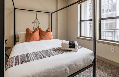 Greenway Plaza-Upper Kirby Casa | The Luxury Suites of Houston