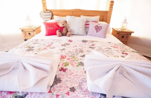 Emsworth Casa | The Old Dairy Farm Luxury Yurt 1