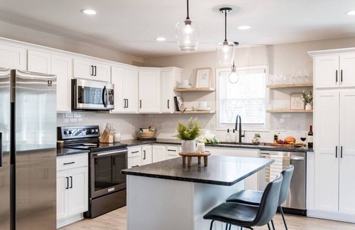 Madison Heights Apartamento | Sleeps 20 | Family-friendly | Near DT LYH & LU
