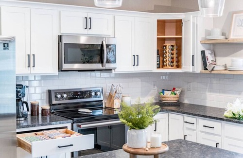 Madison Heights Apartamento | Sleeps 20 | Family-friendly | Near DT LYH & LU