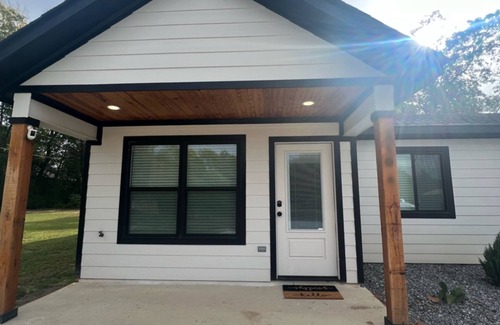 Jonesville Casa | “The Magnolia Inn” A comfortable, clean, & cozy stay