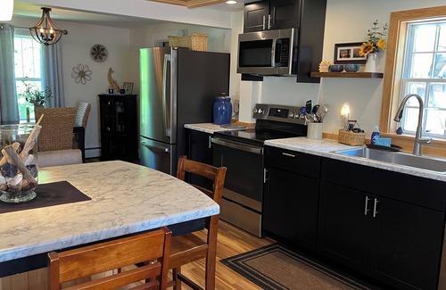 Blue Hill Casa | The Maine Idea - Close to the village, 4 bedroom, 2 bath, A/C, 45 min to Acadia