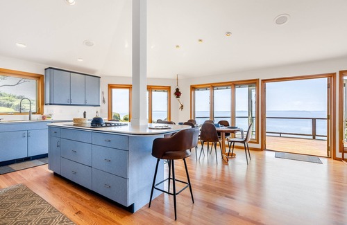 Freeland Casa | The Majestic Blue View by AvantStay | Waterfront