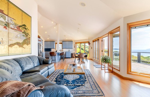 Freeland Casa | The Majestic Blue View by AvantStay | Waterfront