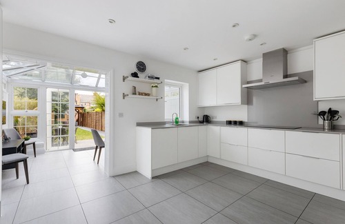 Southgate Green Casa | The Mall - Hot Tub, Parking, Garden, Games Room