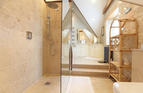 Burford Cabaña | THE MALT HOUSE, admite mascotas, con piscina en Burford, Ref 988771