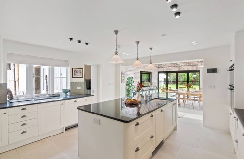 Royston Casa | The Manor at Minstrel Court - 12085