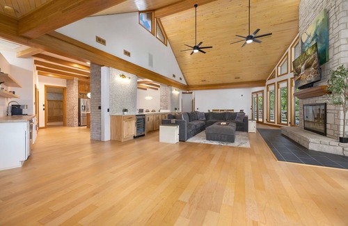 Bentonville Casa | The Manor-Indoor Pool-Speak Easy-Game Room-Sauna