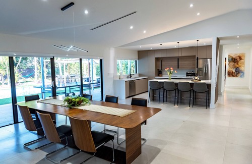 Richmond West Casa | The Mansion Pickleball, Golf and heated pool