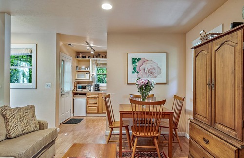 Siskiyou-Hargadine Historic District Apartamento | The Maple Apartment at Tudor House Alquileres vacacionales