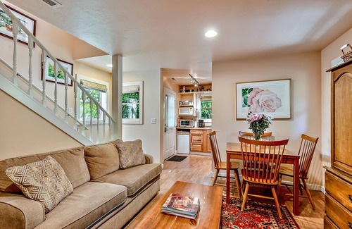 Siskiyou-Hargadine Historic District Apartamento | The Maple Apartment at Tudor House Alquileres vacacionales
