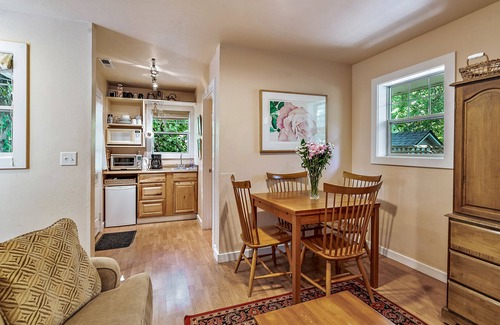 Siskiyou-Hargadine Historic District Apartamento | The Maple Apartment at Tudor House Alquileres vacacionales