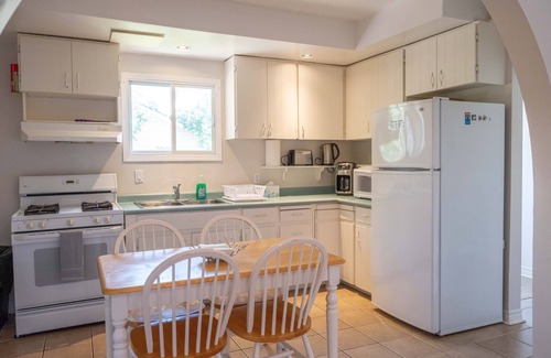 Niagara Falls Casa | Maple Leaf House - ¡A poca distancia de las cataratas y del centro! -Alquiler con licencia