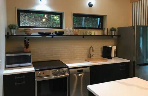 West Hartford Cabaña | “The Maple Moose”, modern cabin near Woodstock