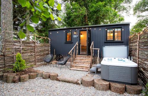Milton Of Buchanan Cabina | The Mar Huts - The Lomond Hut