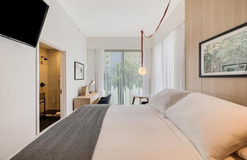 South Pointe Hotel | The March Hotel