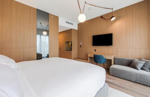 South Pointe Hotel | The March Hotel