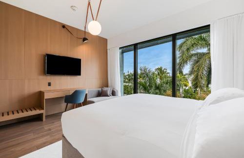 South Pointe Hotel | The March Hotel