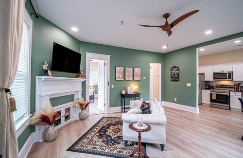 Marietta Apartamento | The Marietta Square Manor