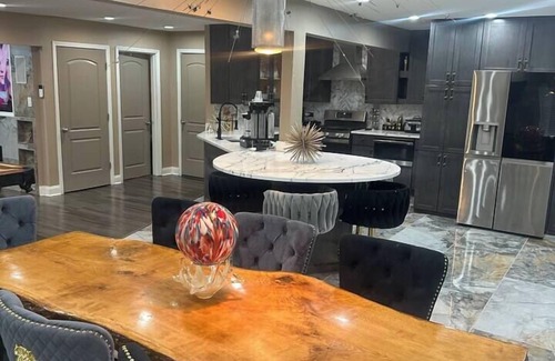 Roseland Casa | “The Marlowe” A Couples Getaway