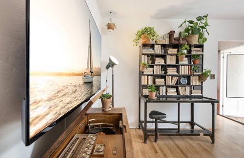 West Beach Apartamento | The Marlowe Garden Suite - Vintage Luxury at the Beach - Hotel Amenities