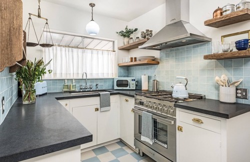 West Beach Apartamento | The Marlowe Seaside Inn - Vintage Luxury at the Beach - Hotel Amenities