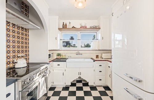 West Beach Apartamento | The Marlowe Seaside Inn - Vintage Luxury at the Beach - Hotel Amenities