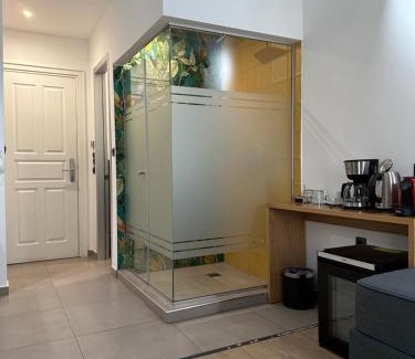 Thessaloniki City Centre Apartamento | The Maroon Bottle Luxury Suites
