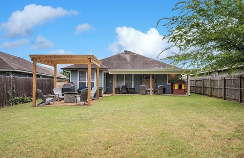 Wellborn Casa | The Maroon Door-NEW outdoor fire pit! Located in the heart of Aggieland!!