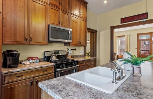 Lafayette Square Casa | The Marquis Manor | JZ Vacation Rentals
