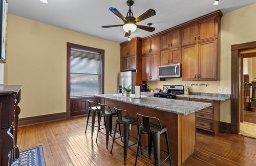 Lafayette Square Casa | The Marquis Manor | JZ Vacation Rentals